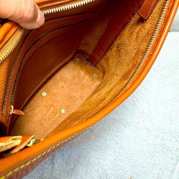 Dooney and Bourke shoulder bag - Picture 7 of 11